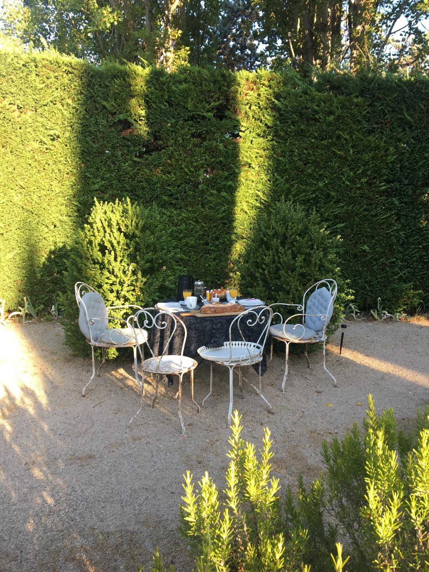 B&B Chambre De Julie Le Jardin Vaison-la-Romaine Luaran gambar