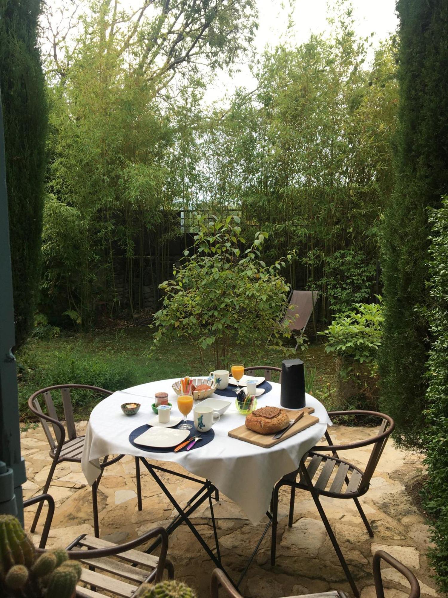 B&B Chambre De Julie Le Jardin Vaison-la-Romaine Luaran gambar